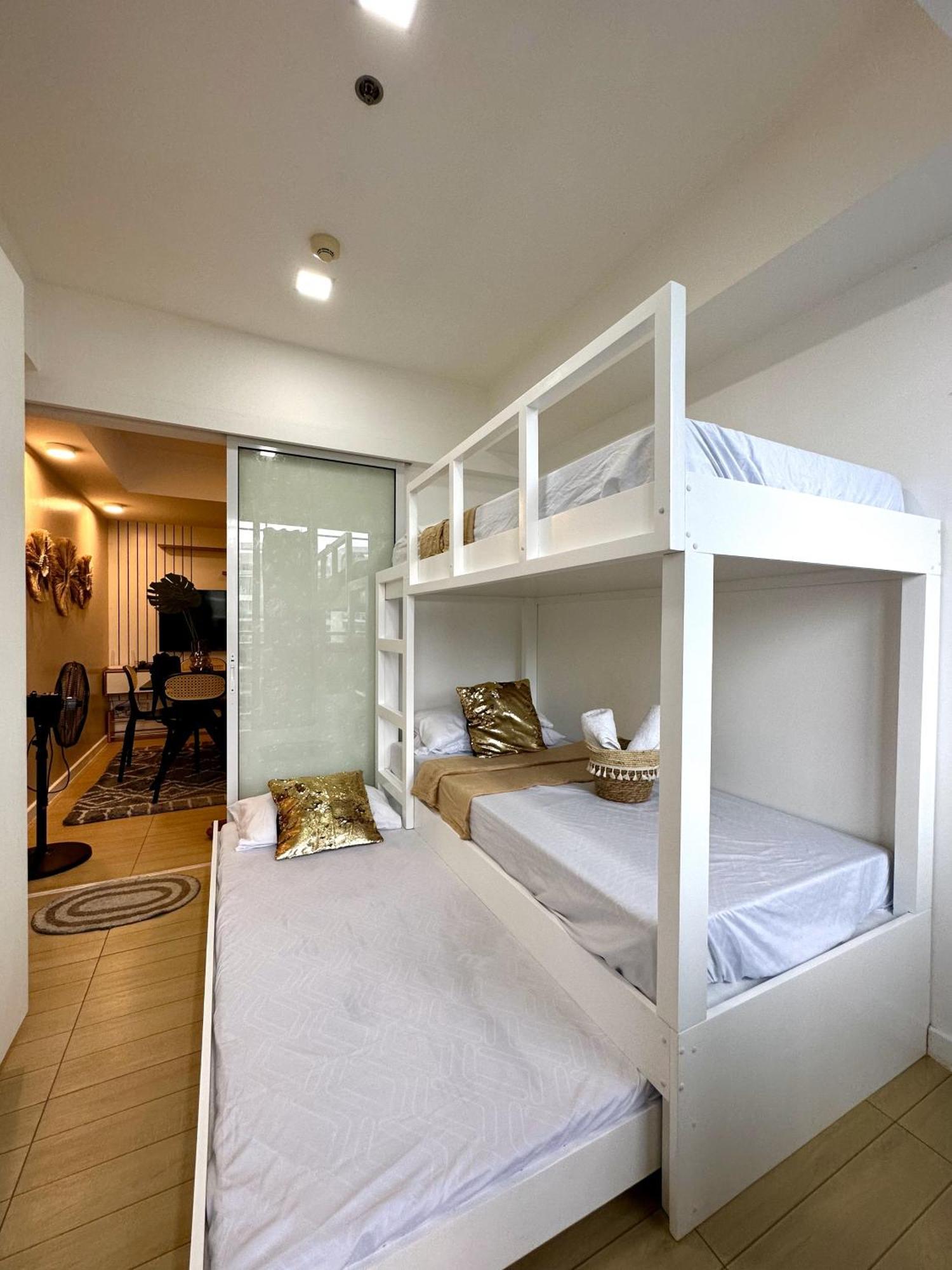 The Bahamas & Maldives Suites At Azure Residences Paranaque 15 Mins Manila Airport T3 エクステリア 写真